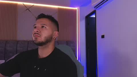 MIKEE online show from April 22, 3:02 am