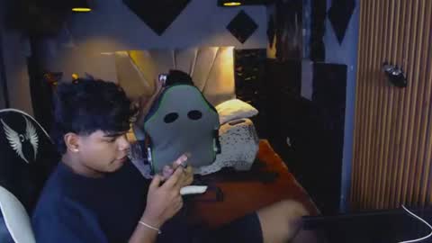 mr_mois online show from June 25, 5:45 am