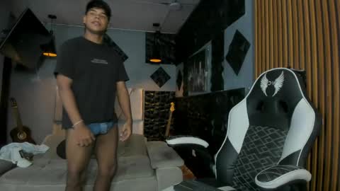 mr_mois online show from April 24, 5:10 am