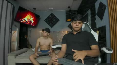 mr_mois online show from April 15, 7:08 am