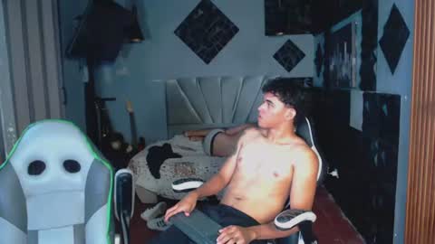 mr_mois online show from June 24, 6:49 am