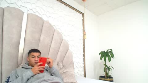 Mr Porn  online show from April 16, 9:39 pm