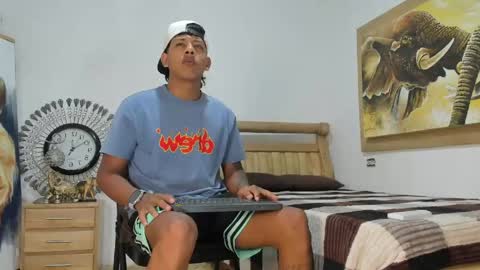 mr_stiven_ online show from April 19, 4:12 am