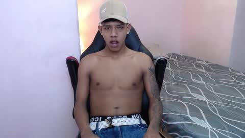Snapshot of mr_stiven_ chatting on February 1, 2:47 am mr_stiven_ online show from February 1, 2:47 am
