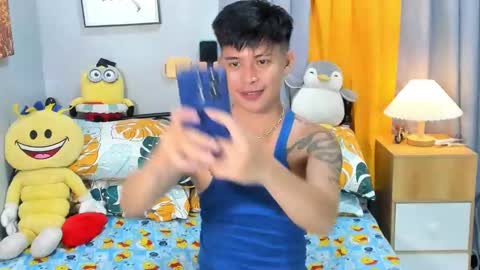 Snapshot of mr_swe3t0oth chatting on March 3, 10:55 am KYLE online show from March 3, 10:55 am