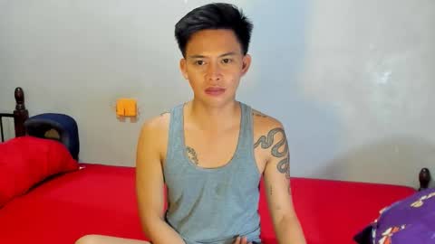 Snapshot of mr_swe3t0oth chatting on October 6, 4:33 pm KYLE online show from October 6, 4:33 pm