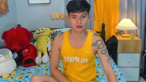 Snapshot of mr_swe3t0oth chatting on March 9, 11:25 am KYLE online show from March 9, 11:25 am