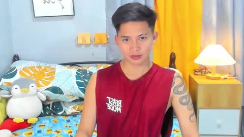 Snapshot of mr_swe3t0oth chatting on March 6, 1:35 pm KYLE online show from March 6, 1:35 pm
