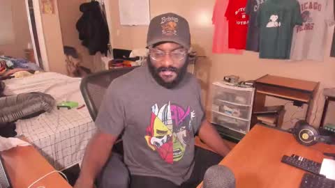 Snapshot of mrchuckdailyxxx chatting on October 9, 10:58 pm Chuck Daily online show from October 9, 10:58 pm
