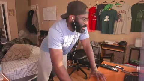 Snapshot of mrchuckdailyxxx chatting on October 19, 1:58 pm Chuck Daily online show from October 19, 1:58 pm
