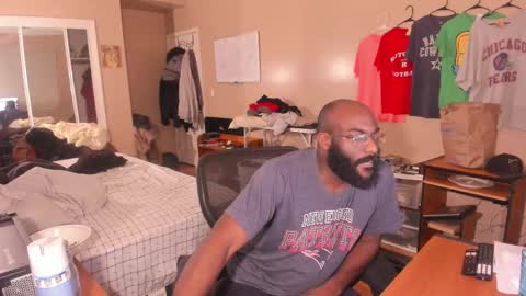 Snapshot of mrchuckdailyxxx chatting on October 6, 2:38 am Chuck Daily online show from October 6, 2:38 am