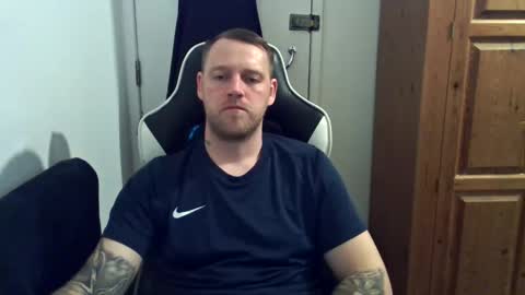 mrengland86566 online show from March 16, 11:41 pm