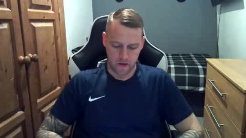 mrengland86566 online show from March 29, 2:50 pm