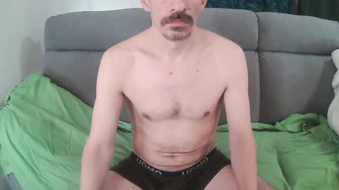 Snapshot of mreurope69 chatting on January 1, 12:33 pm I am Hardy online show from January 1, 12:33 pm