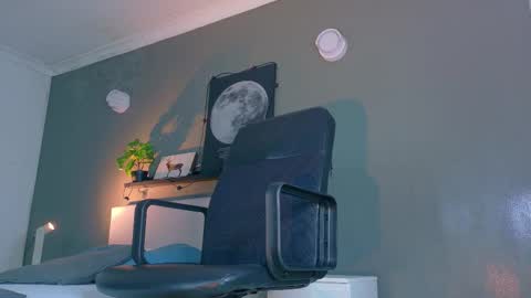 Mr Fox online show from November 25, 7:49 pm