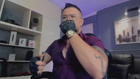 Snapshot of mrfrank_tattoo chatting on October 12, 3:39 pm MrFrank. online show from October 12, 3:39 pm