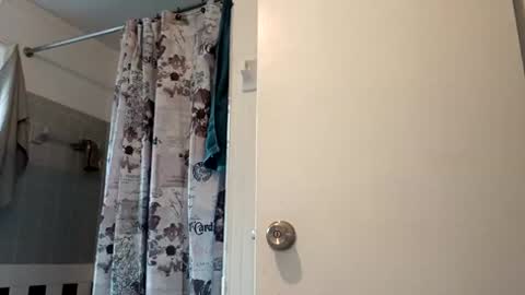 FRESH MEAT   TELL ME WHAT YOU WANNA SEE online show from December 18, 8:27 pm