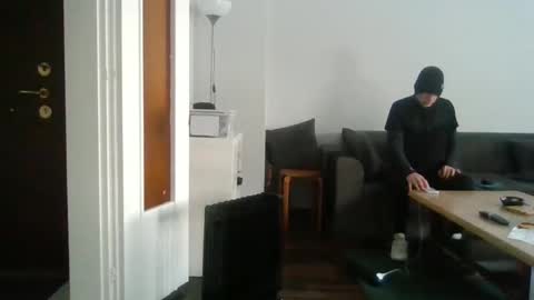 Snapshot of mrhandsomelovee chatting on March 2, 10:16 am Nikola online show from March 2, 10:16 am