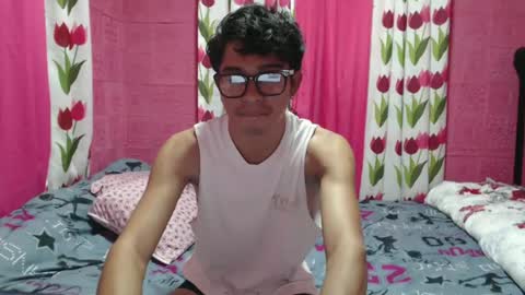 mrheartthief online show from June 23, 8:01 pm