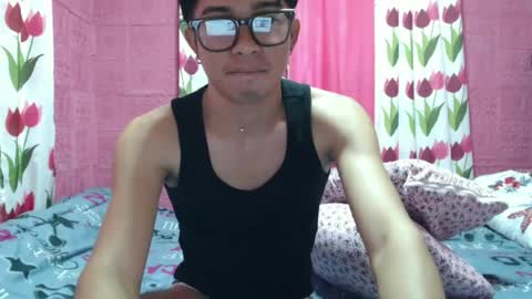 mrheartthief online show from June 18, 12:12 am