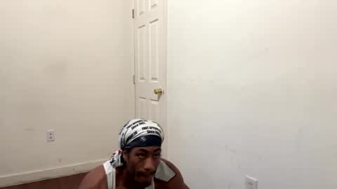 Snapshot of mrlongnstrongg chatting on September 19, 11:32 am MR LONG N STRONG LIKES CASH online show from September 19, 11:32 am