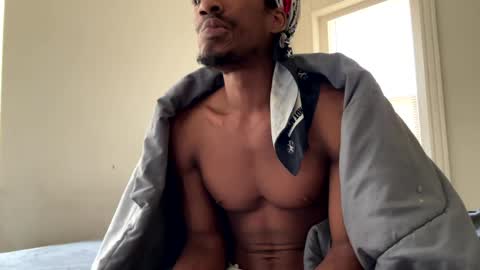 Snapshot of mrlongnstrongg chatting on September 13, 5:58 pm MR LONG N STRONG LIKES CASH online show from September 13, 5:58 pm