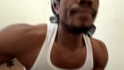 Snapshot of mrlongnstrongg chatting on September 10, 1:54 pm MR LONG N STRONG LIKES CASH online show from September 10, 1:54 pm