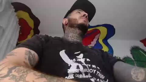Snapshot of mrmanny__ chatting on December 3, 1:21 pm mrmanny__ online show from December 3, 1:21 pm