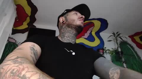 Snapshot of mrmanny__ chatting on December 20, 9:39 pm mrmanny__ online show from December 20, 9:39 pm