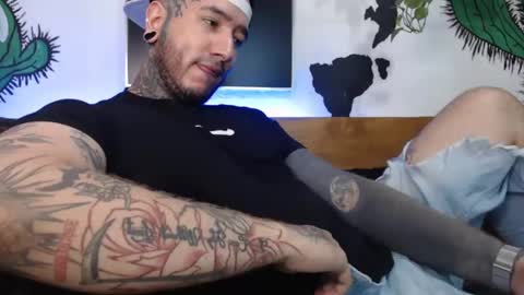Snapshot of mrmanny__ chatting on February 1, 12:18 am mrmanny__ online show from February 1, 12:18 am