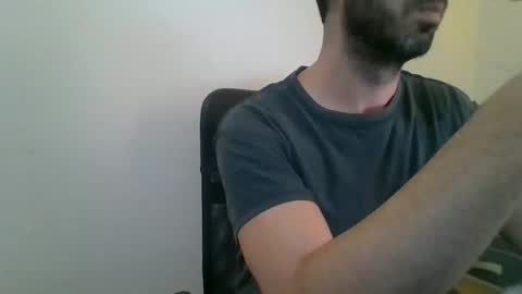 Snapshot of mrralph__90 chatting on December 6, 10:16 am Mrralph online show from December 6, 10:16 am