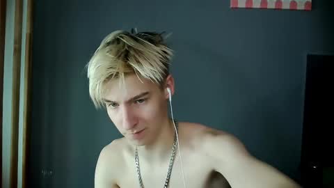 Snapshot of mrsexycum4u chatting on January 10, 9:02 am Adam online show from January 10, 9:02 am