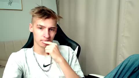 Snapshot of mrsexycum4u chatting on October 15, 11:56 pm Adam online show from October 15, 11:56 pm