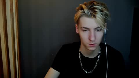 Snapshot of mrsexycum4u chatting on December 30, 9:40 pm Adam online show from December 30, 9:40 pm