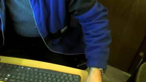 Snapshot of muller520 chatting on December 22, 6:17 am muller520 online show from December 22, 6:17 am