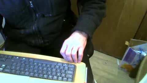 Snapshot of muller520 chatting on March 4, 7:41 am muller520 online show from March 4, 7:41 am