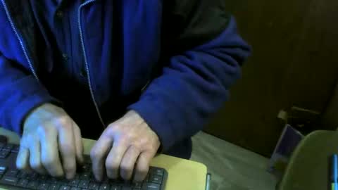 Snapshot of muller520 chatting on December 10, 3:33 pm muller520 online show from December 10, 3:33 pm