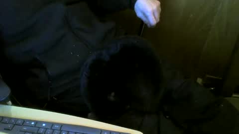 Snapshot of muller520 chatting on December 6, 6:28 pm muller520 online show from December 6, 6:28 pm