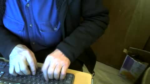 Snapshot of muller520 chatting on December 9, 12:31 pm muller520 online show from December 9, 12:31 pm
