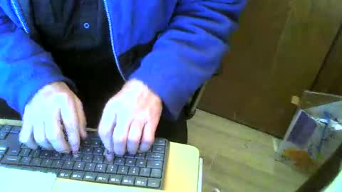 Snapshot of muller520 chatting on March 4, 6:18 pm muller520 online show from March 4, 6:18 pm