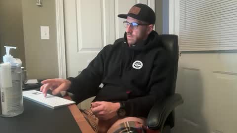 Snapshot of murdockjones7989 chatting on October 25, 8:38 am murdockjones7989 online show from October 25, 8:38 am