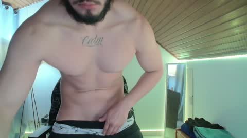 Snapshot of muscle_cock32 chatting on December 13, 10:41 am David Big online show from December 13, 10:41 am