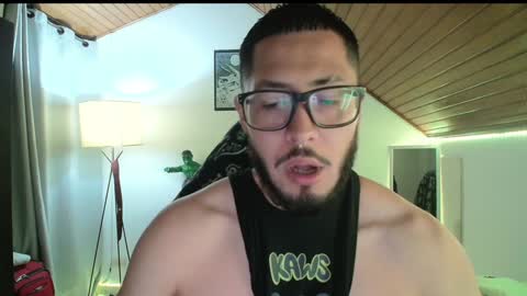 Snapshot of muscle_cock32 chatting on January 27, 7:24 am David Big online show from January 27, 7:24 am