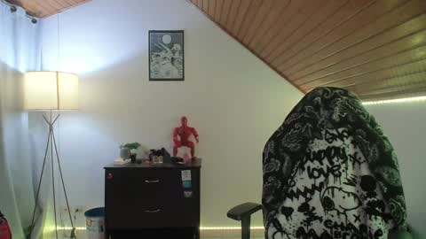 Snapshot of muscle_cock32 chatting on December 14, 9:51 am David Big online show from December 14, 9:51 am