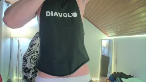 Snapshot of muscle_cock32 chatting on December 11, 3:58 am David Big online show from December 11, 3:58 am