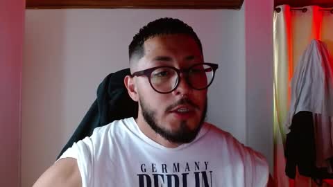 Snapshot of muscle_cock32 chatting on October 8, 4:22 pm David Big online show from October 8, 4:22 pm
