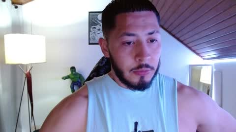 Snapshot of muscle_cock32 chatting on February 8, 5:18 am David Big online show from February 8, 5:18 am