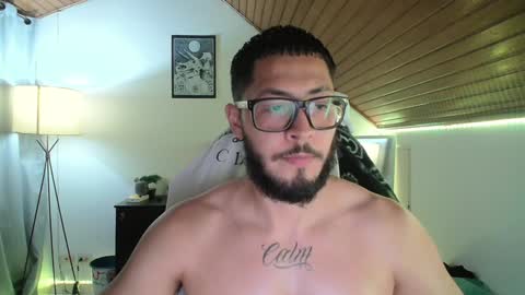 Snapshot of muscle_cock32 chatting on December 13, 11:50 pm David Big online show from December 13, 11:50 pm
