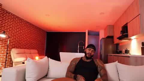 Snapshot of muscle_man19 chatting on October 8, 11:14 am Nick online show from October 8, 11:14 am