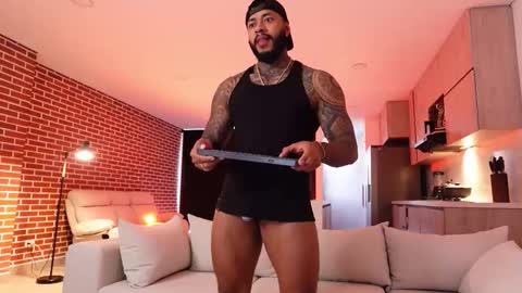 Snapshot of muscle_man19 chatting on October 12, 12:32 pm Nick online show from October 12, 12:32 pm